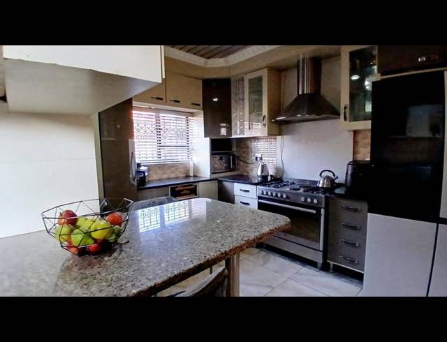 4 BEDROOM HOUSE FOR SALE IN RETHABILE GARDENS